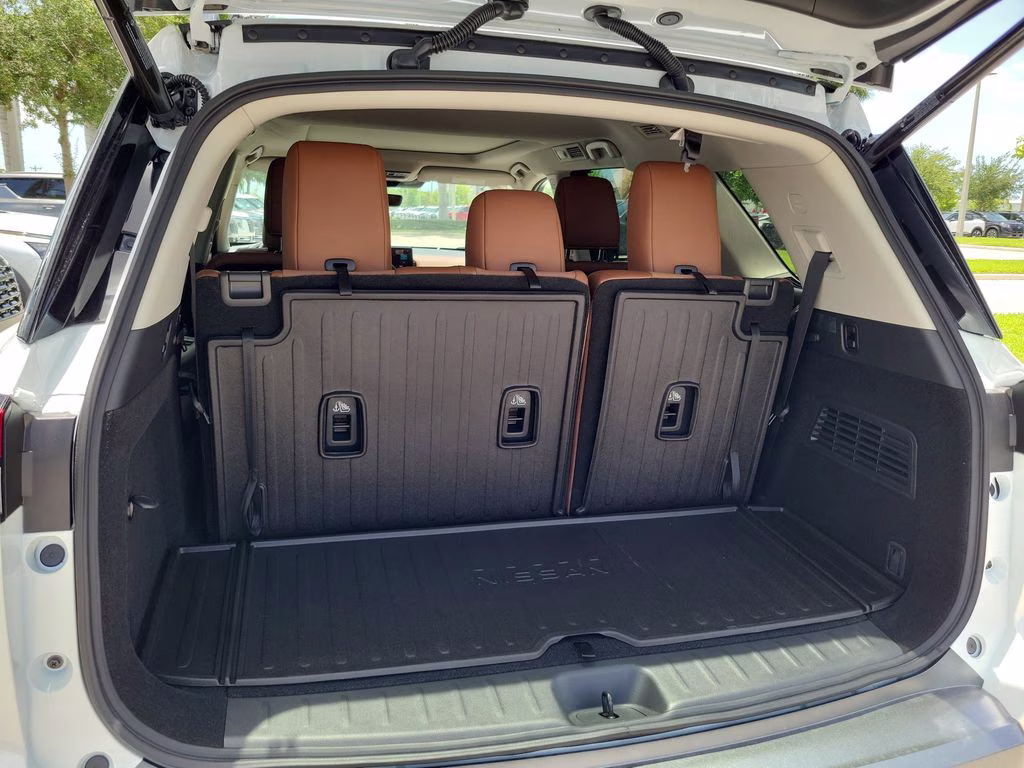 2026 Everest White Pearl Tricoat Nissan Pathfinder Platinum 4X4 SUV