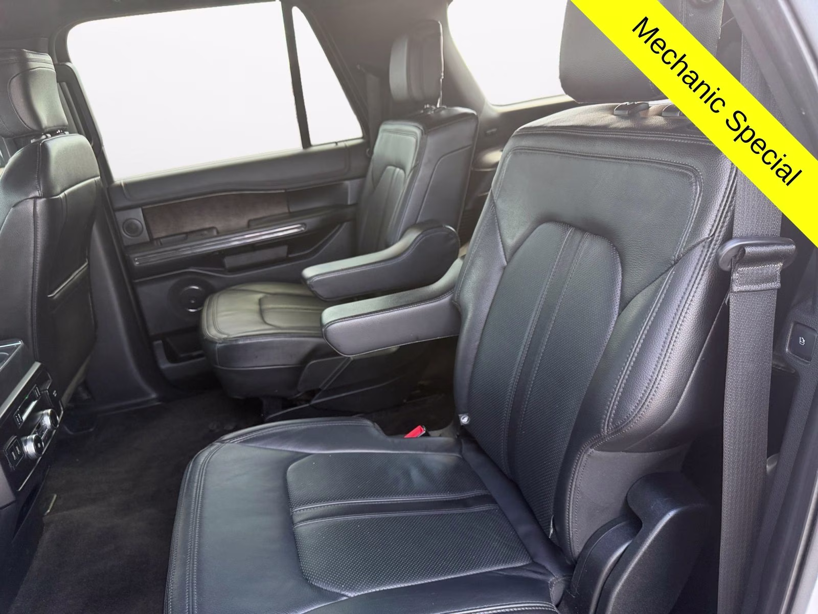 2018 White Platinum Clearcoat Metallic Ford Expedition Max Limited 4X4 SUV