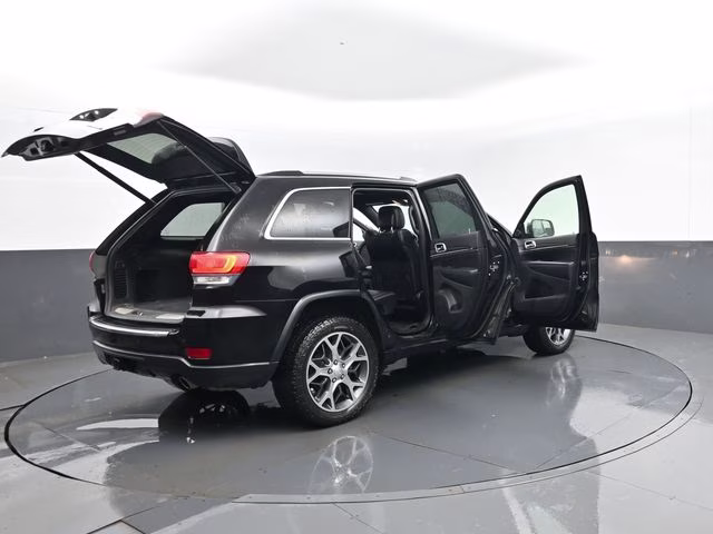 2019 Diamond Black Crystal Pearlcoat Jeep Grand Cherokee Limited 4X4 SUV