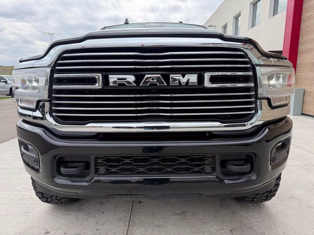 2024 Diamond Black Crystal Pearlcoat Ram 2500 Laramie 4X4 Truck