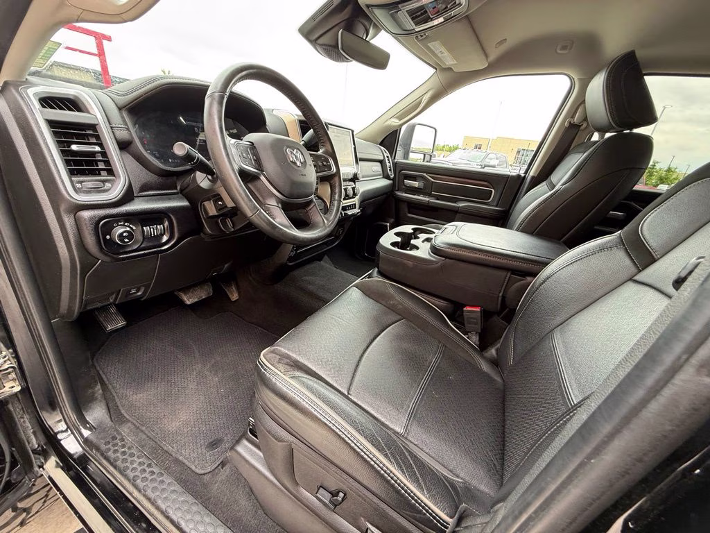 2024 Diamond Black Crystal Pearlcoat Ram 2500 Laramie 4X4 Truck