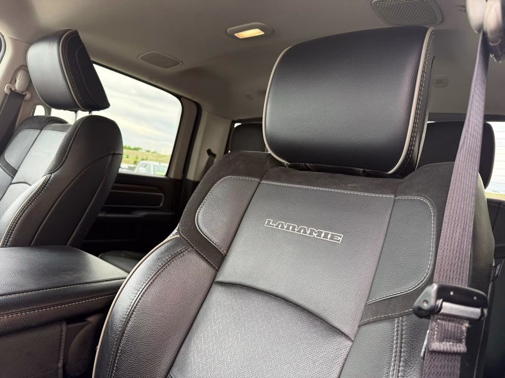 2024 Diamond Black Crystal Pearlcoat Ram 2500 Laramie 4X4 Truck