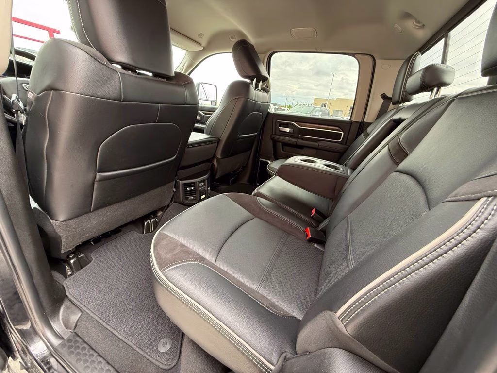 2024 Diamond Black Crystal Pearlcoat Ram 2500 Laramie 4X4 Truck