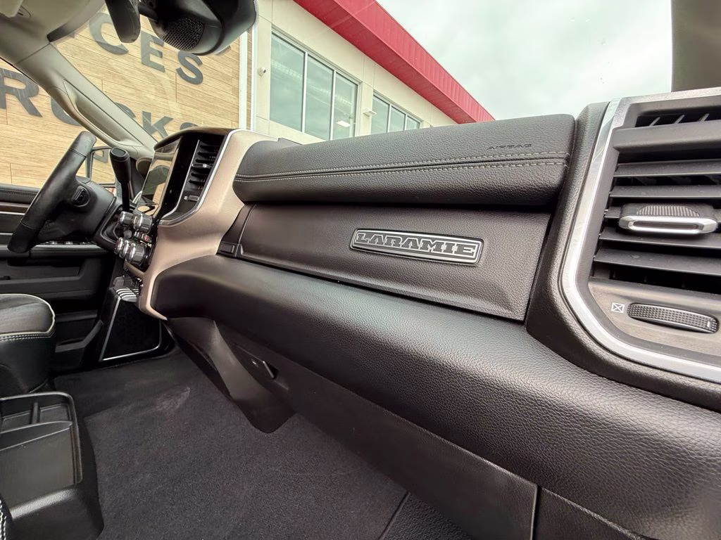 2024 Diamond Black Crystal Pearlcoat Ram 2500 Laramie 4X4 Truck