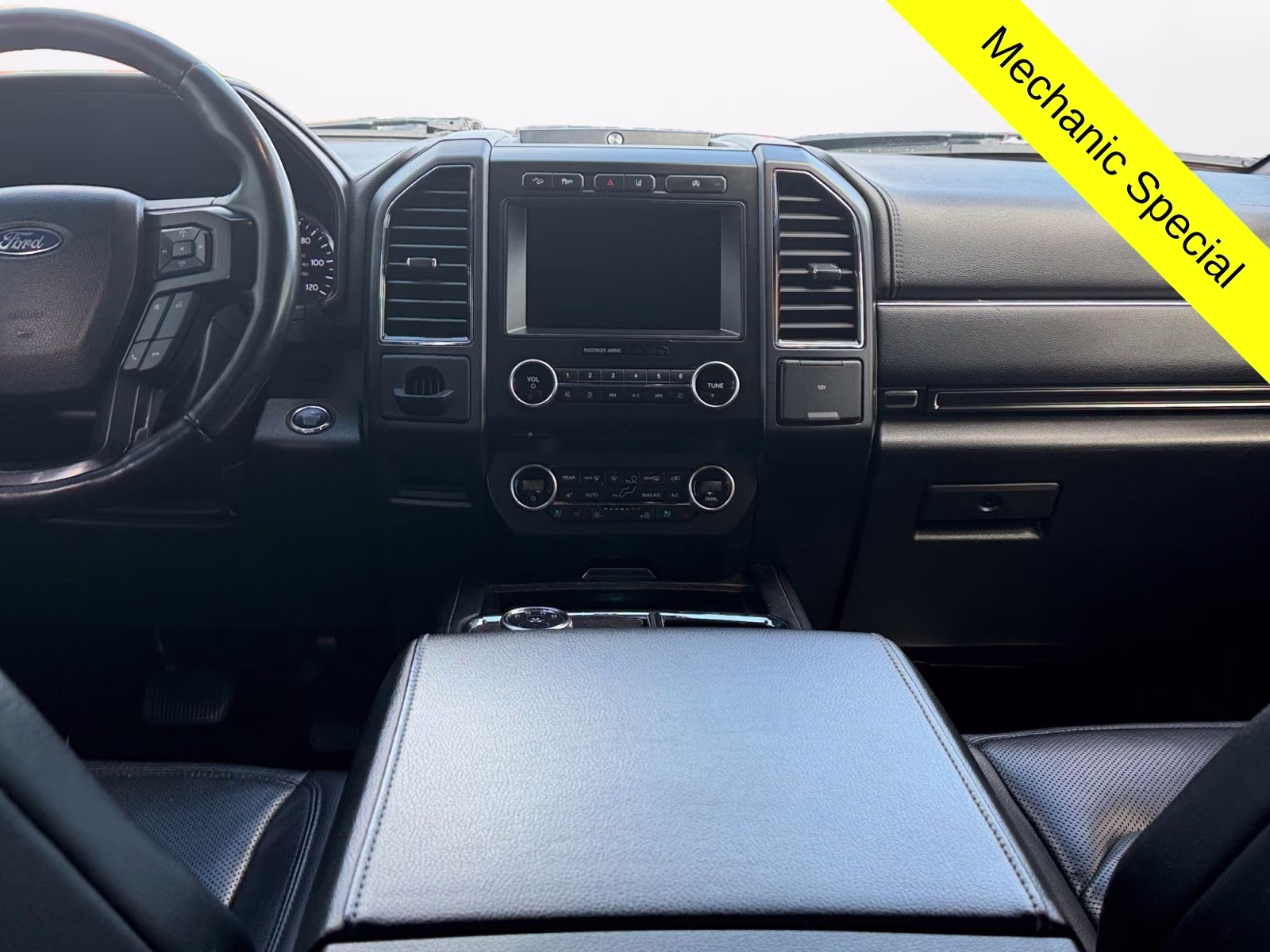 2018 White Platinum Clearcoat Metallic Ford Expedition Max Limited 4X4 SUV