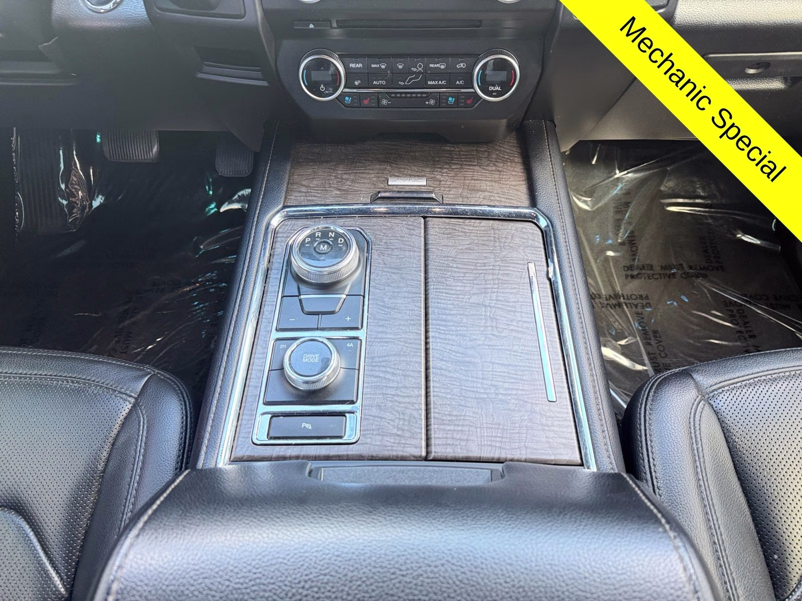 2018 White Platinum Clearcoat Metallic Ford Expedition Max Limited 4X4 SUV