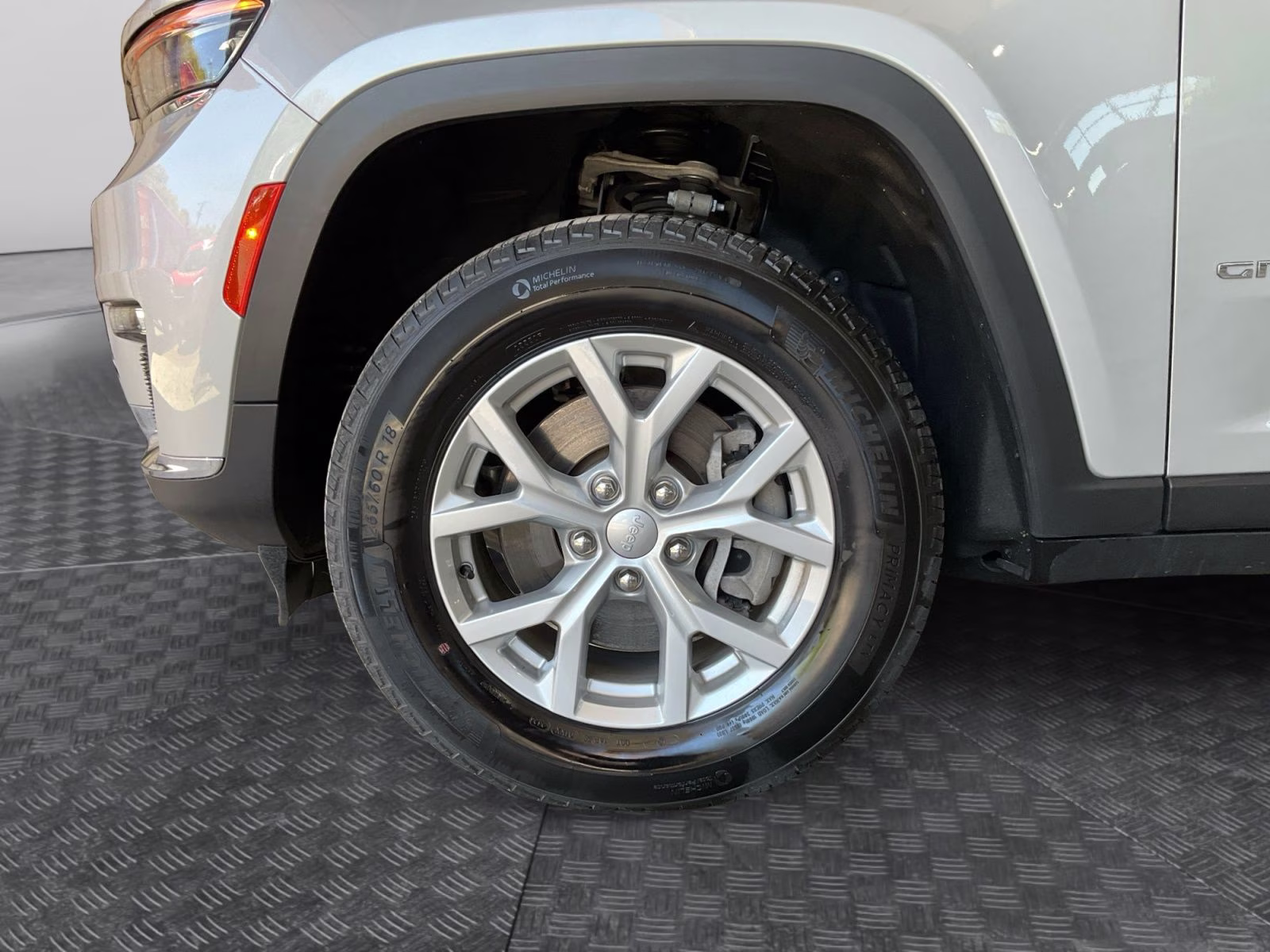 2023 Silver Zynith Jeep Grand Cherokee L Limited 4X4 SUV