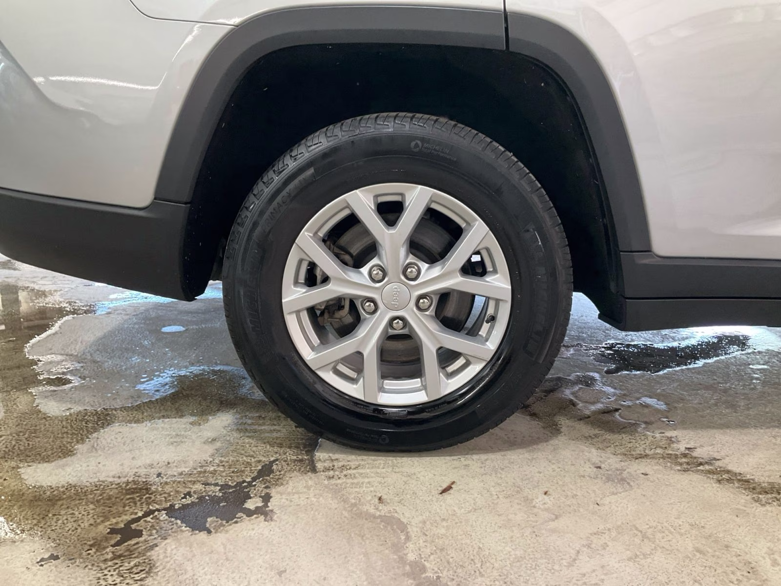 2023 Silver Zynith Jeep Grand Cherokee L Limited 4X4 SUV
