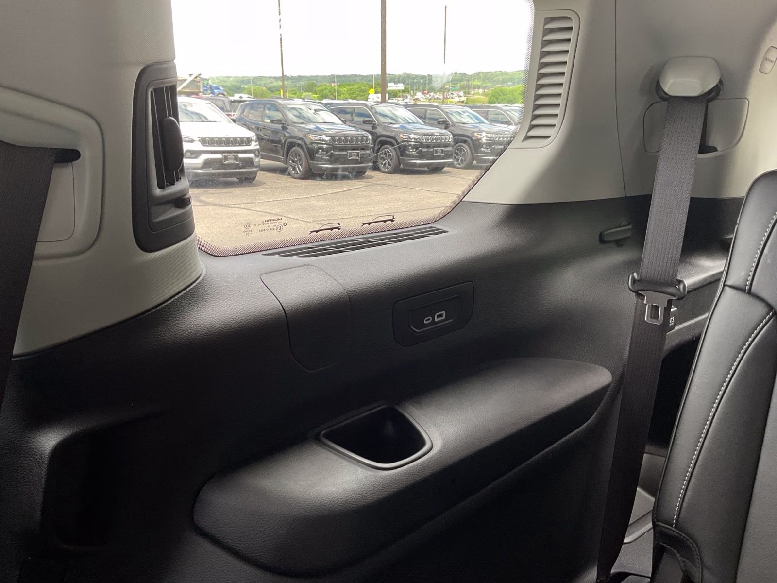 2023 Silver Zynith Jeep Grand Cherokee L Limited 4X4 SUV