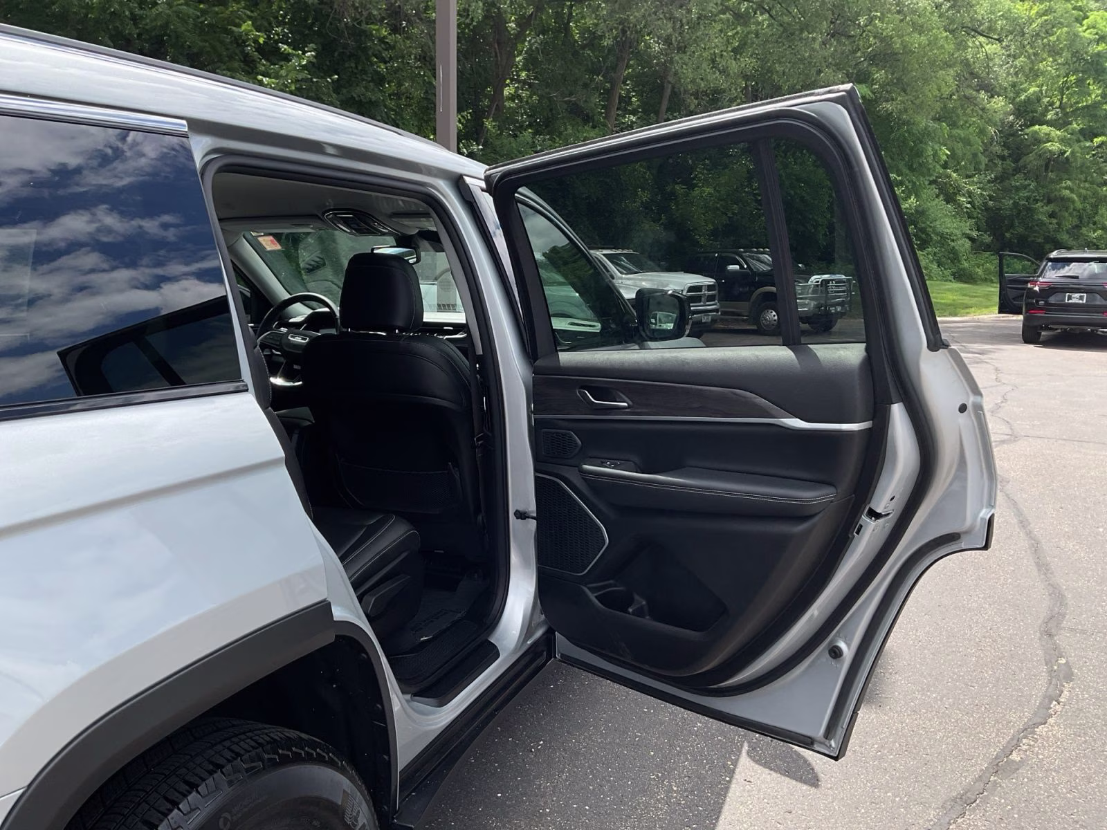 2023 Silver Zynith Jeep Grand Cherokee L Limited 4X4 SUV