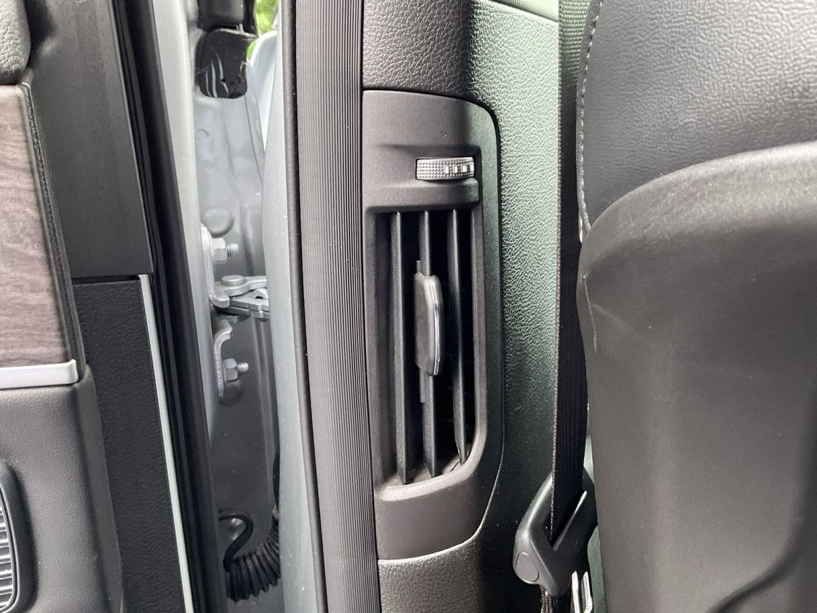 2023 Silver Zynith Jeep Grand Cherokee L Limited 4X4 SUV