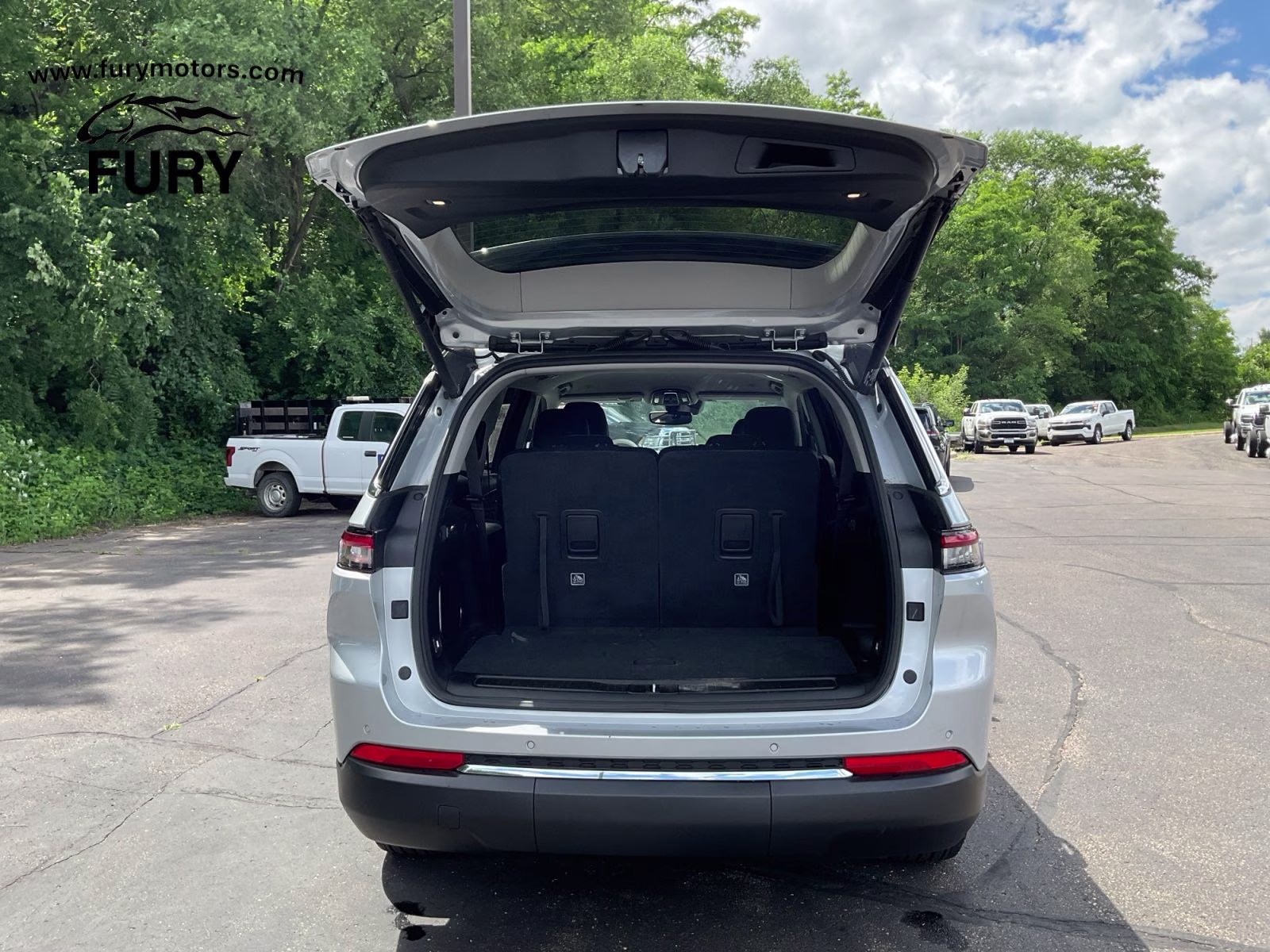 2023 Silver Zynith Jeep Grand Cherokee L Limited 4X4 SUV
