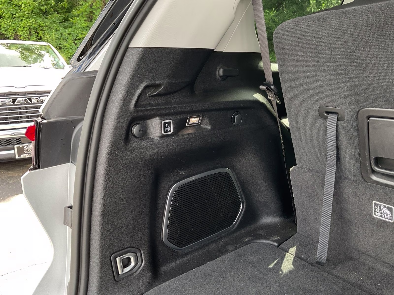 2023 Silver Zynith Jeep Grand Cherokee L Limited 4X4 SUV