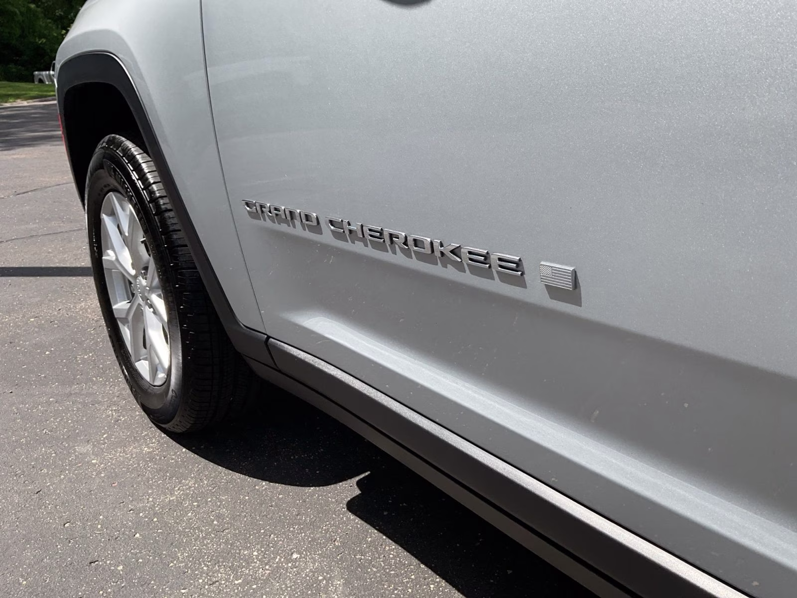 2023 Silver Zynith Jeep Grand Cherokee L Limited 4X4 SUV