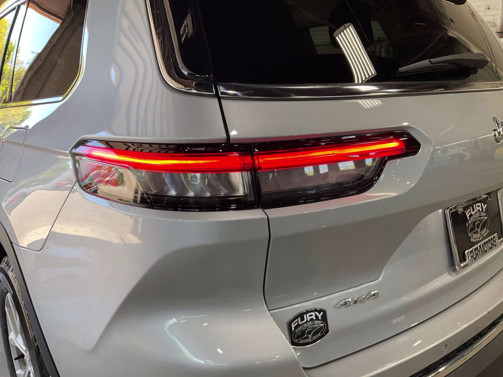 2023 Silver Zynith Jeep Grand Cherokee L Limited 4X4 SUV