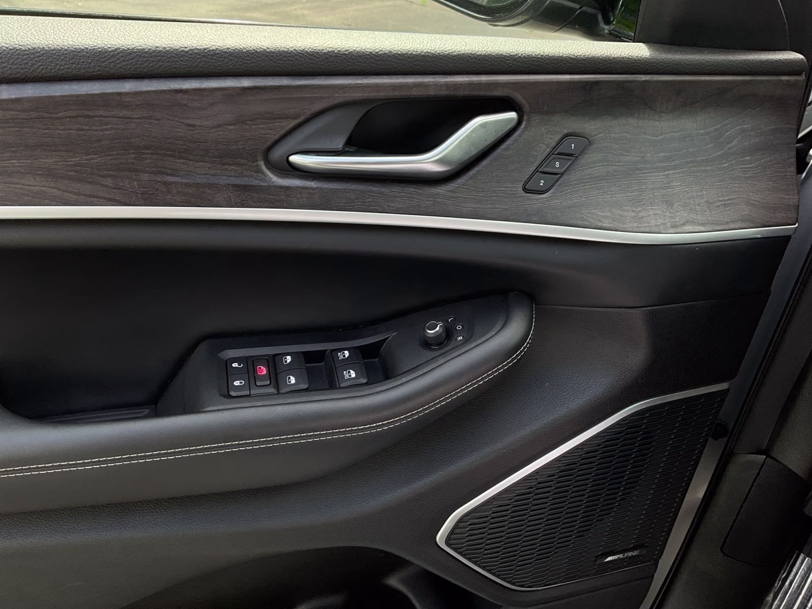 2023 Silver Zynith Jeep Grand Cherokee L Limited 4X4 SUV