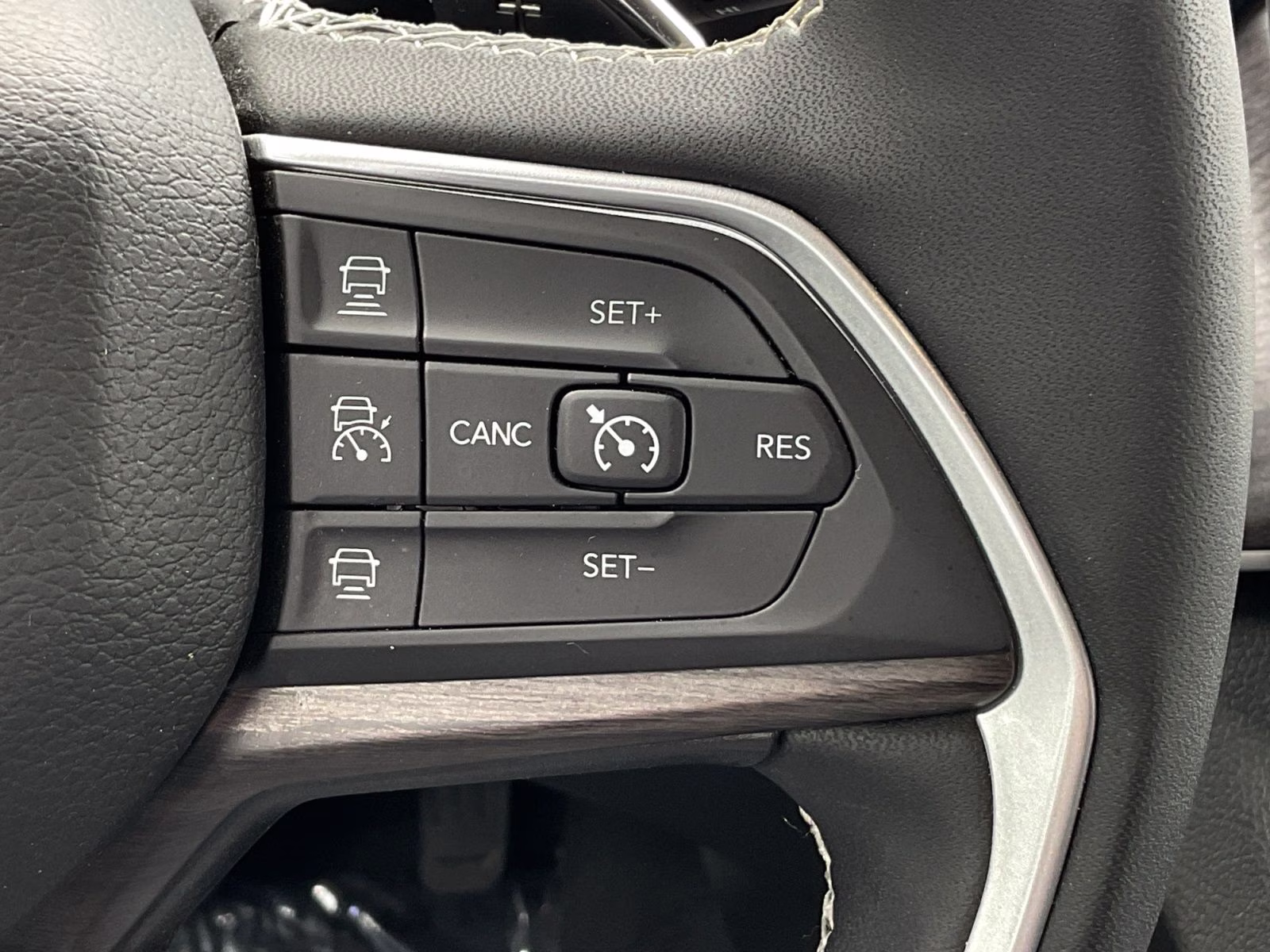 2023 Silver Zynith Jeep Grand Cherokee L Limited 4X4 SUV