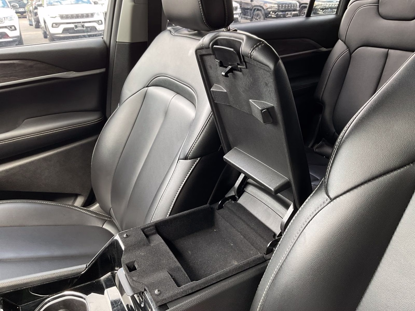2023 Silver Zynith Jeep Grand Cherokee L Limited 4X4 SUV