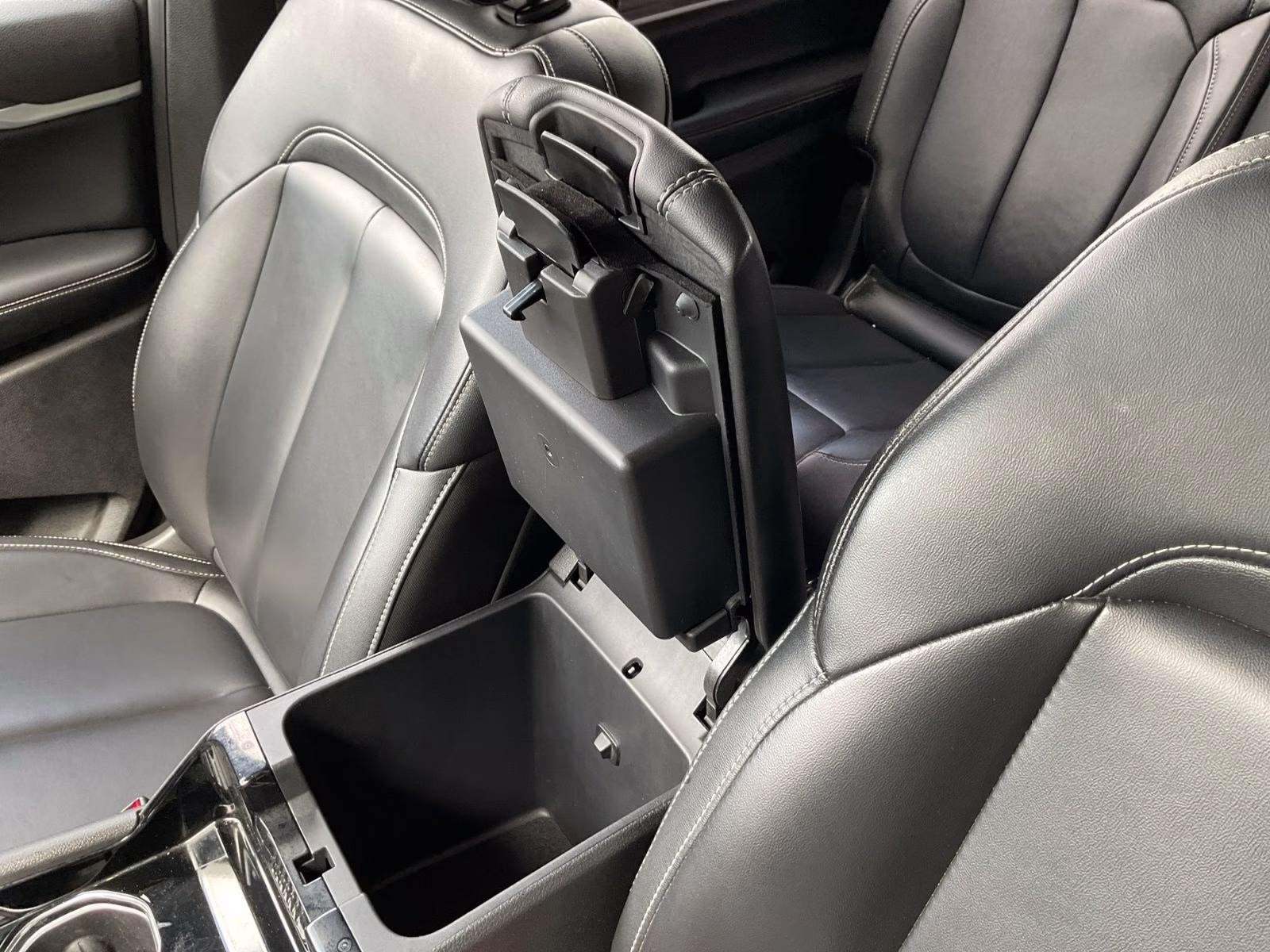 2023 Silver Zynith Jeep Grand Cherokee L Limited 4X4 SUV