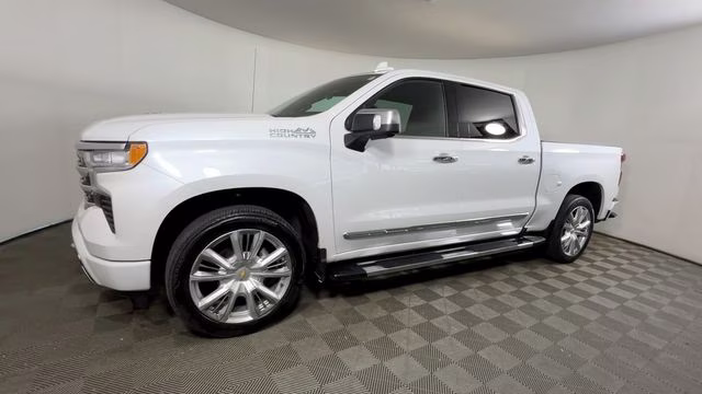 2023 Iridescent Pearl Tricoat Chevrolet Silverado 1500 High Country 4X4 Truck