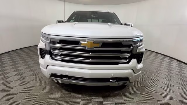 2023 Iridescent Pearl Tricoat Chevrolet Silverado 1500 High Country 4X4 Truck