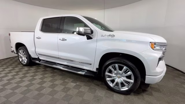 2023 Iridescent Pearl Tricoat Chevrolet Silverado 1500 High Country 4X4 Truck