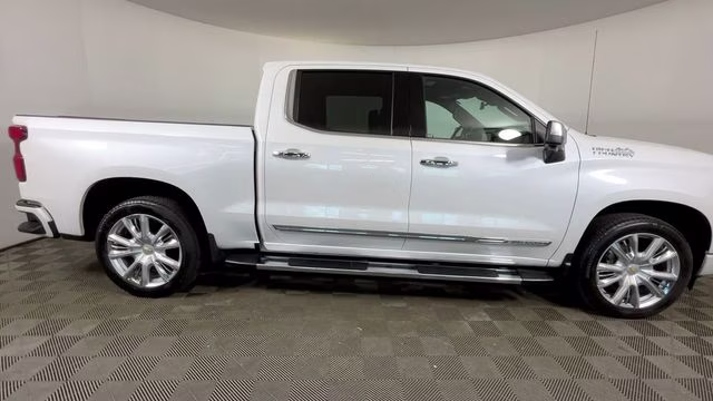 2023 Iridescent Pearl Tricoat Chevrolet Silverado 1500 High Country 4X4 Truck