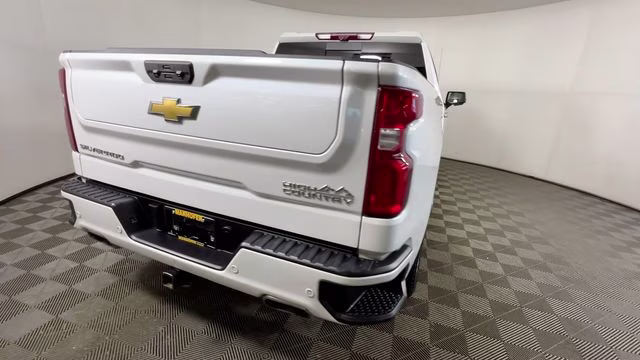 2023 Iridescent Pearl Tricoat Chevrolet Silverado 1500 High Country 4X4 Truck