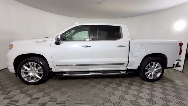 2023 Iridescent Pearl Tricoat Chevrolet Silverado 1500 High Country 4X4 Truck