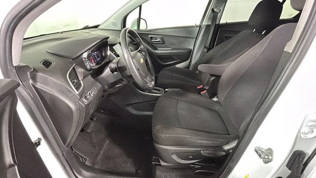 2020 Summit White Chevrolet Trax LS FWD SUV