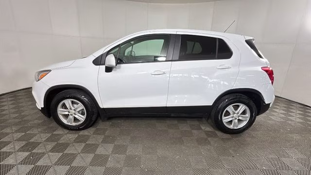 2020 Summit White Chevrolet Trax LS FWD SUV