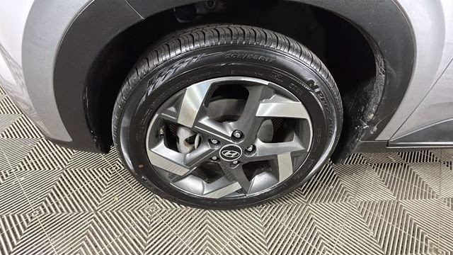 2023 Shimmering Silver Hyundai Venue SEL FWD SUV