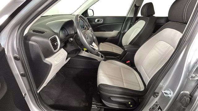 2023 Shimmering Silver Hyundai Venue SEL FWD SUV