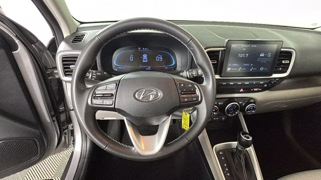 2023 Shimmering Silver Hyundai Venue SEL FWD SUV