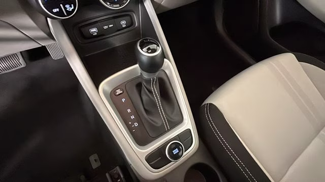 2023 Shimmering Silver Hyundai Venue SEL FWD SUV