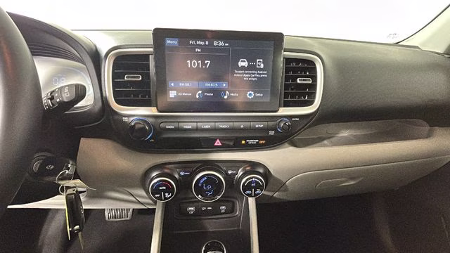 2023 Shimmering Silver Hyundai Venue SEL FWD SUV