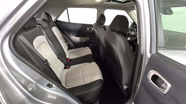 2023 Shimmering Silver Hyundai Venue SEL FWD SUV