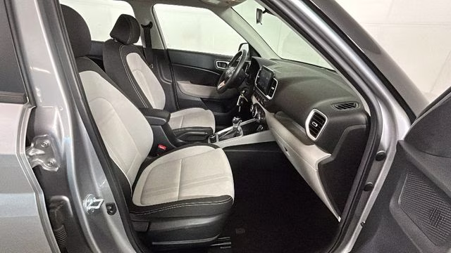 2023 Shimmering Silver Hyundai Venue SEL FWD SUV