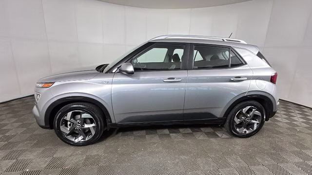 2023 Shimmering Silver Hyundai Venue SEL FWD SUV