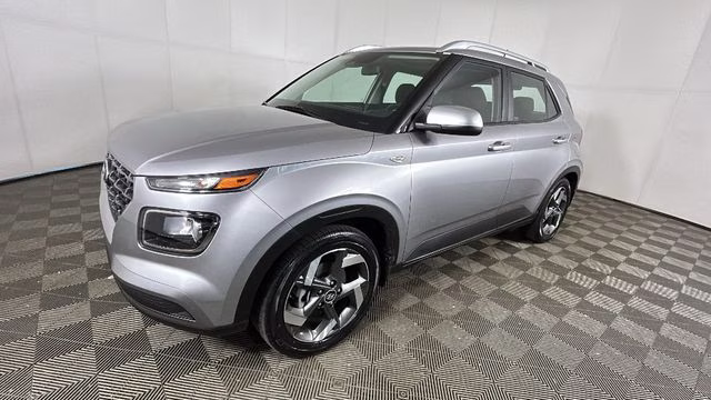 2023 Shimmering Silver Hyundai Venue SEL FWD SUV