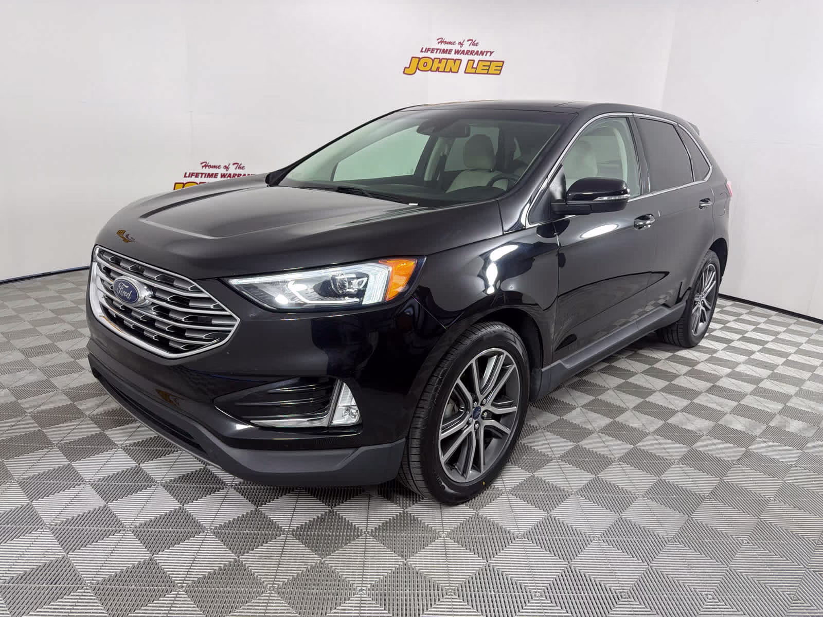 2019 Ford Edge Titanium's photo