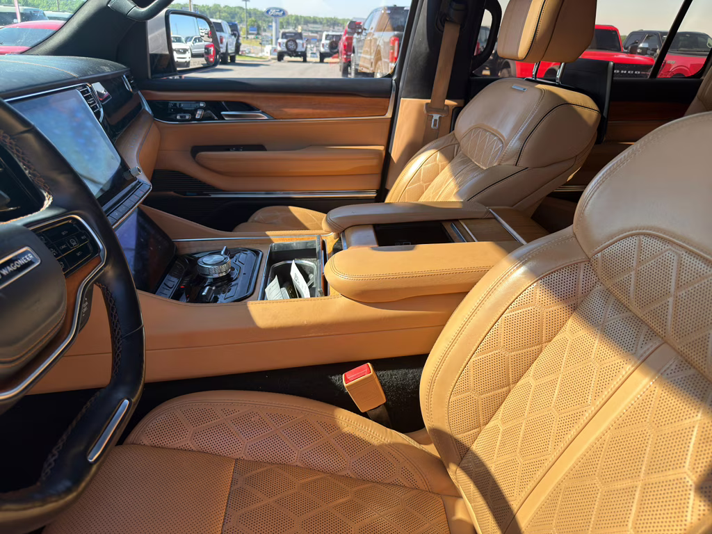 2022 Luxury White Pearlcoat Jeep Grand Wagoneer Series III 4X4 SUV