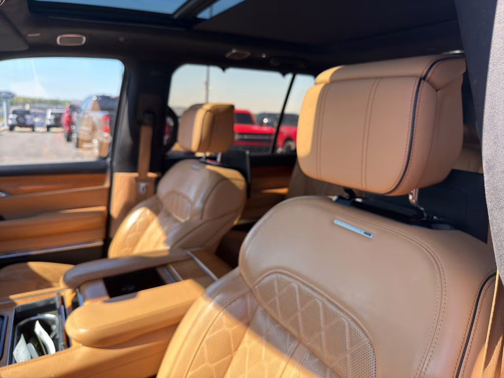 2022 Luxury White Pearlcoat Jeep Grand Wagoneer Series III 4X4 SUV