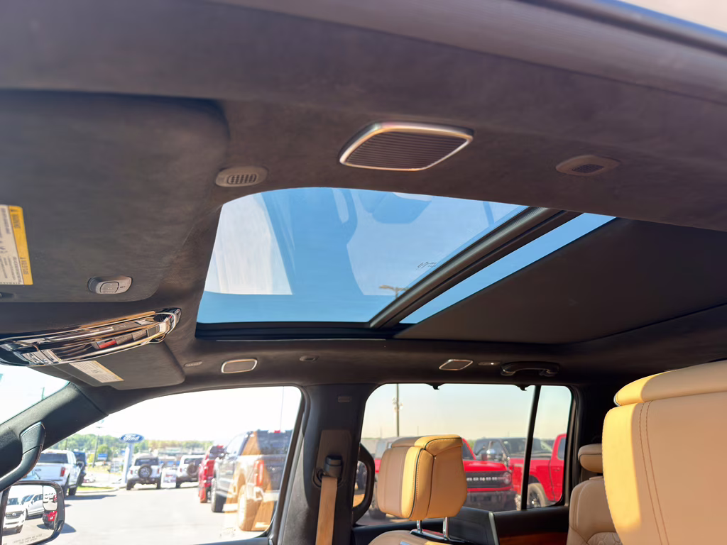 2022 Luxury White Pearlcoat Jeep Grand Wagoneer Series III 4X4 SUV