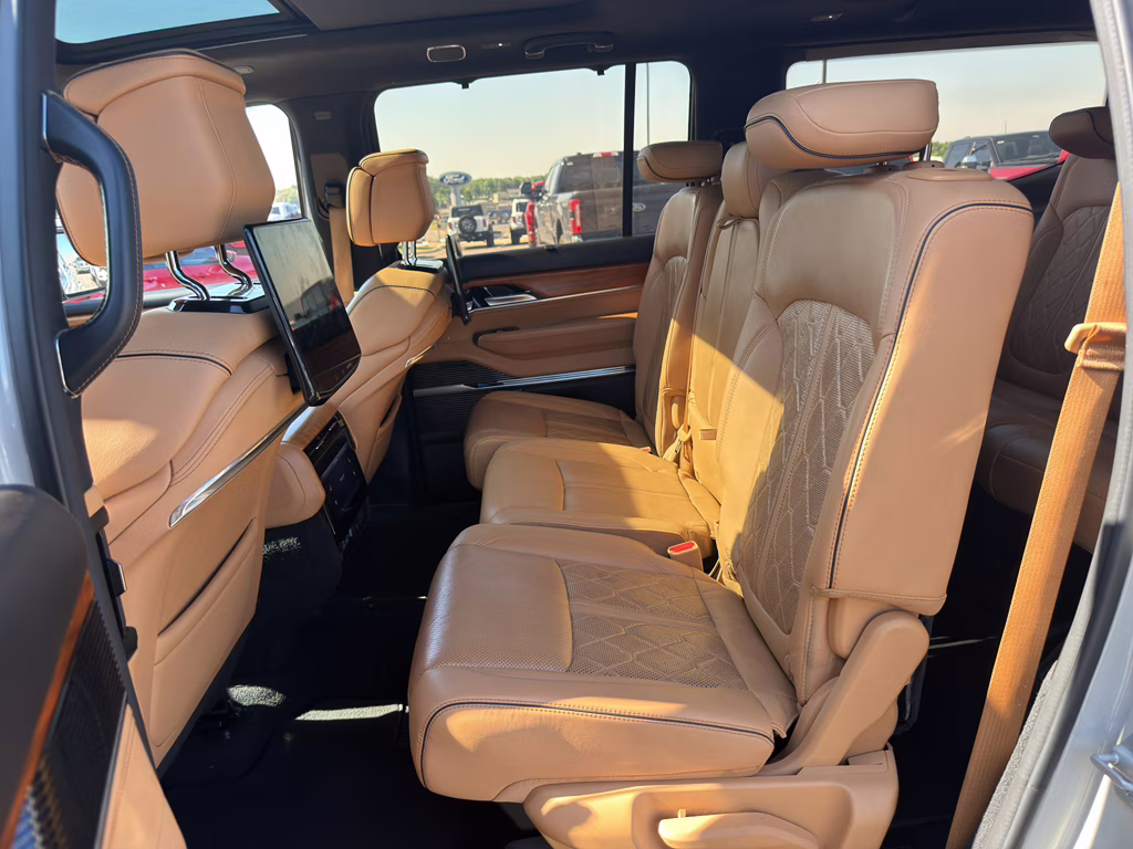 2022 Luxury White Pearlcoat Jeep Grand Wagoneer Series III 4X4 SUV