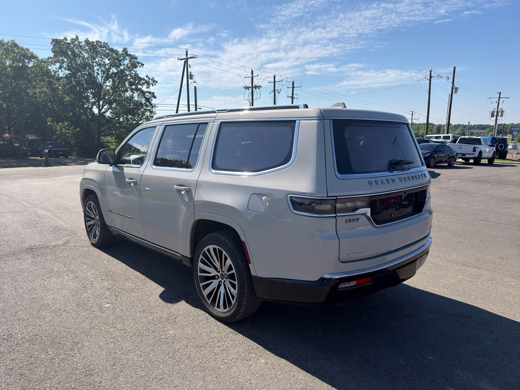 2022 Luxury White Pearlcoat Jeep Grand Wagoneer Series III 4X4 SUV