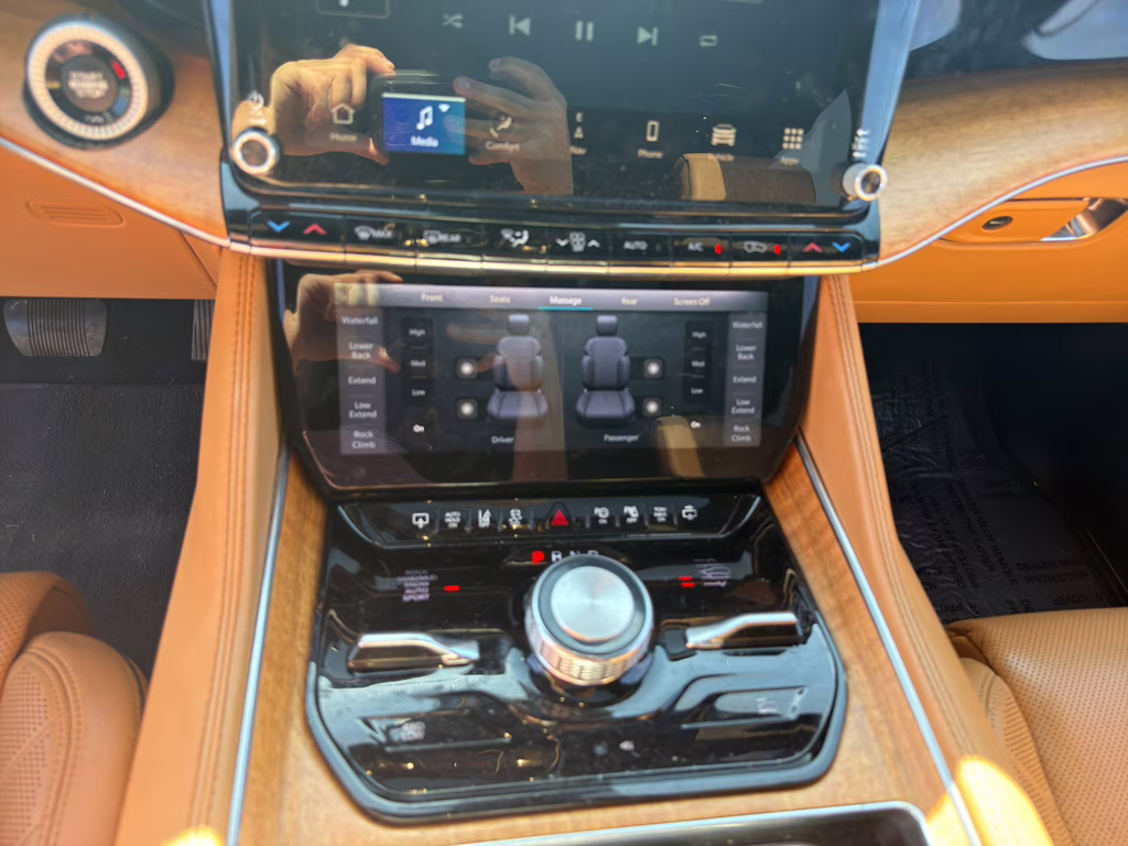 2022 Luxury White Pearlcoat Jeep Grand Wagoneer Series III 4X4 SUV
