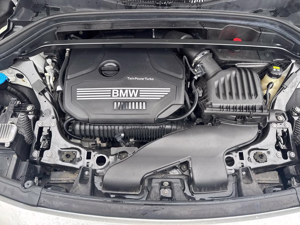 2022 Mineral White Metallic BMW X2 xDrive28i AWD SUV