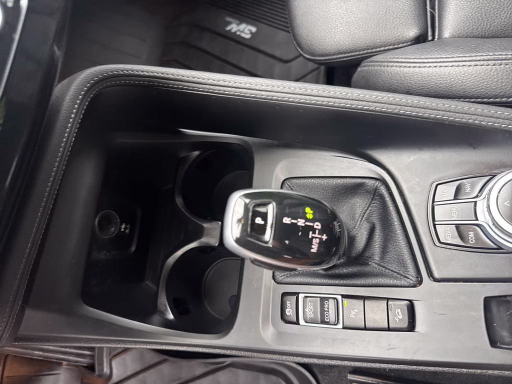 2022 Mineral White Metallic BMW X2 xDrive28i AWD SUV