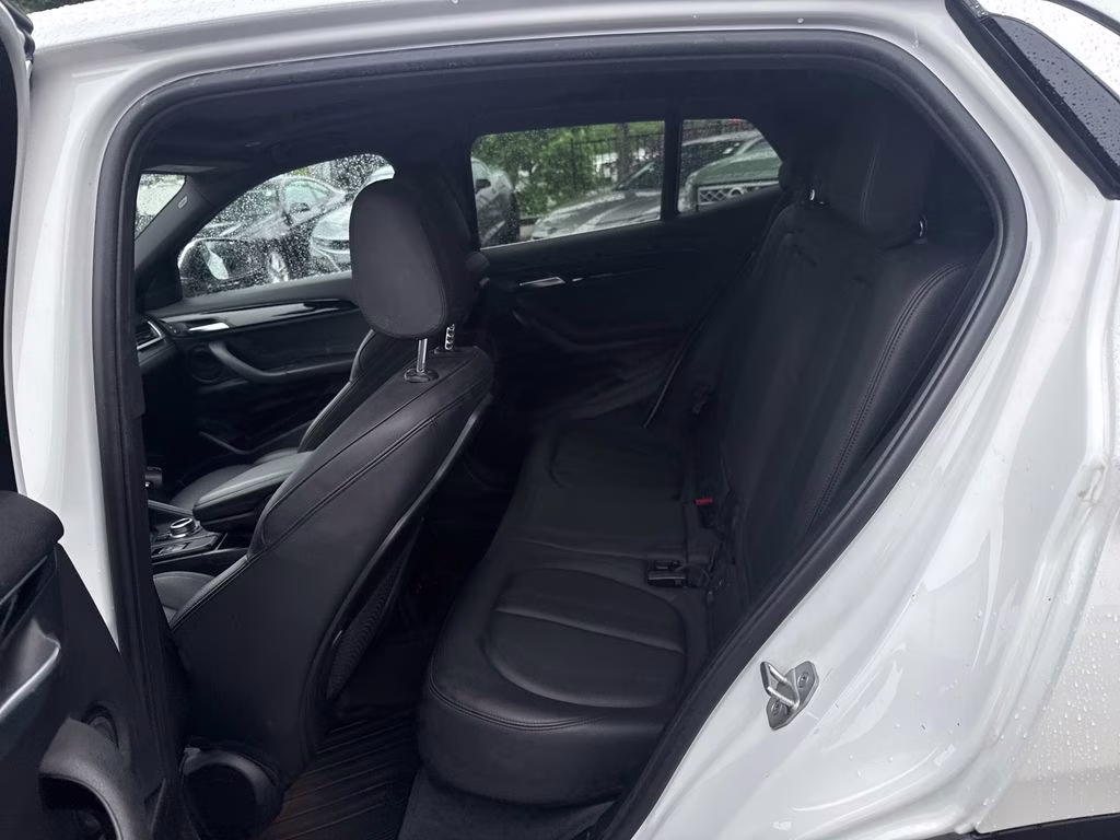 2022 Mineral White Metallic BMW X2 xDrive28i AWD SUV